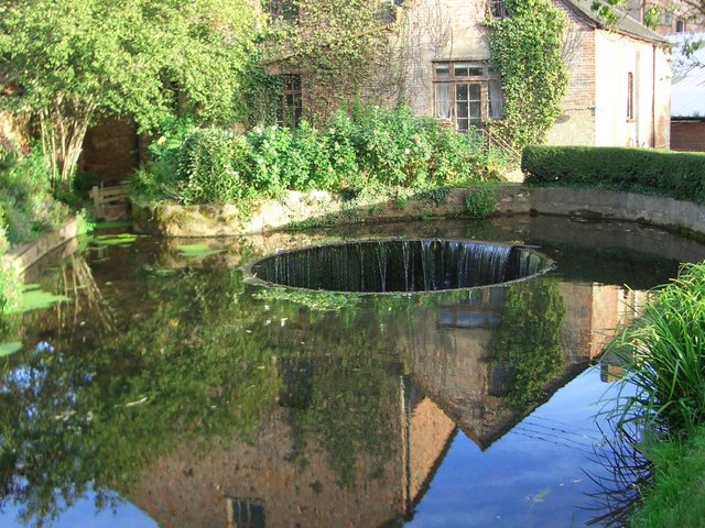 Tumbling Weir image